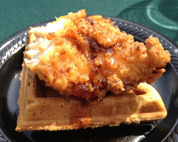 heb-chicken-waffle (590x472)